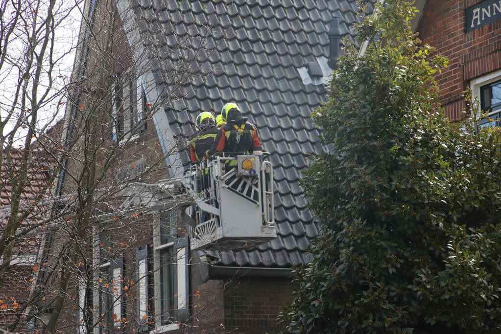 Dakdeel laat los door harde wind