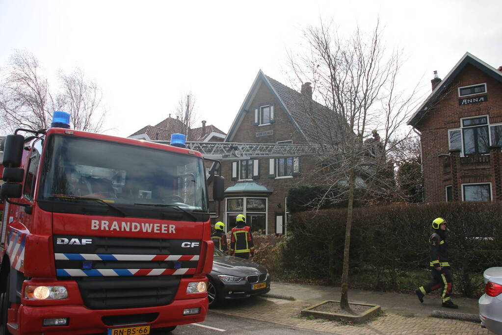 Dakdeel laat los door harde wind