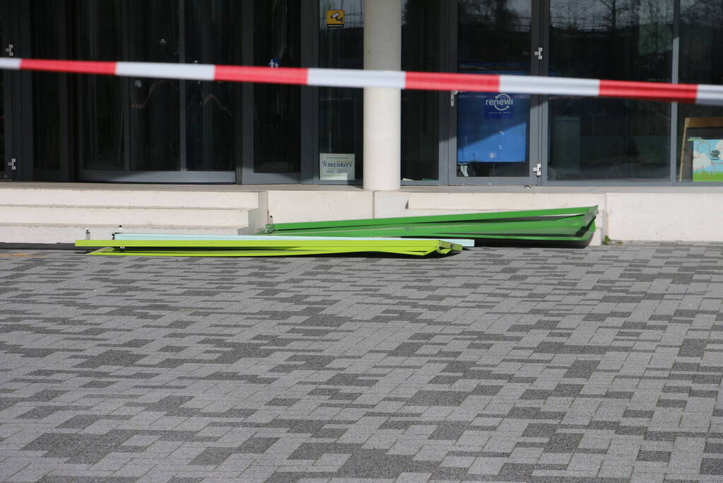 Schoolplein Fioretti College afgesloten na stormschade