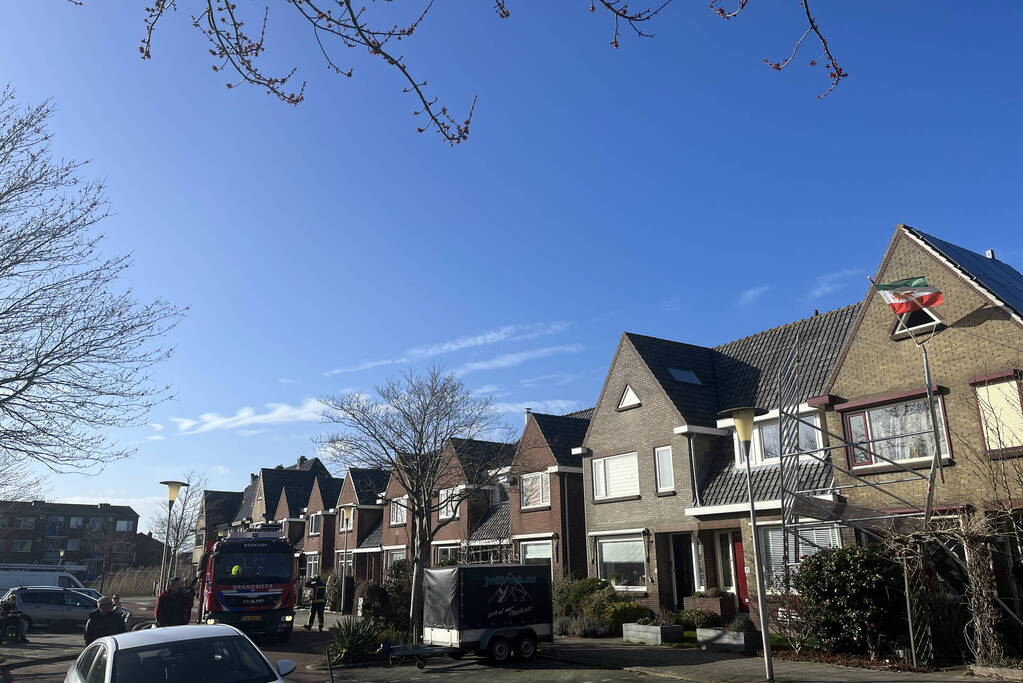 Steiger waait om door harde wind
