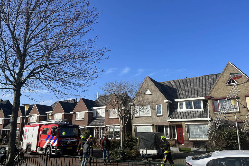 Steiger waait om door harde wind