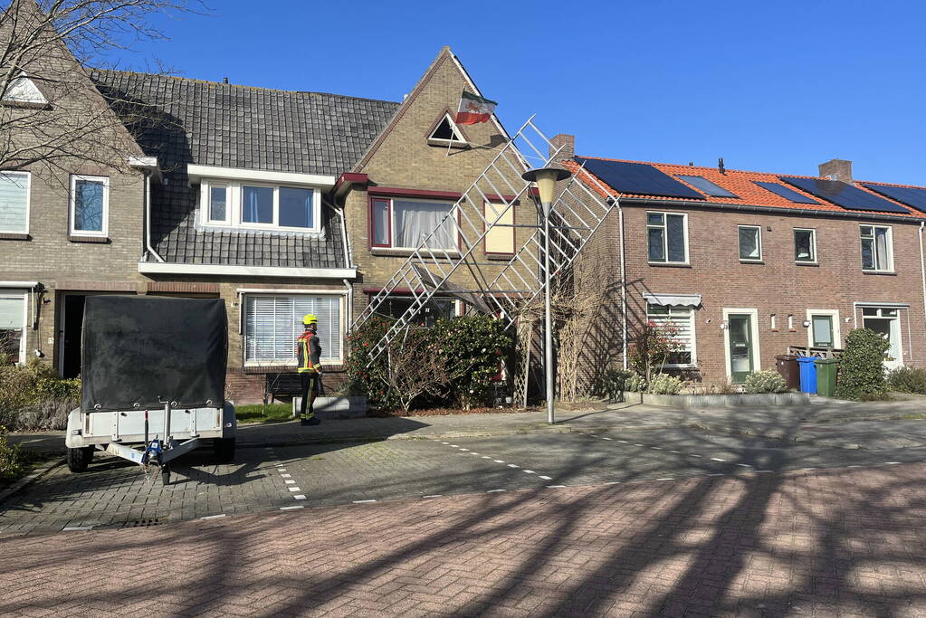 Steiger waait om door harde wind