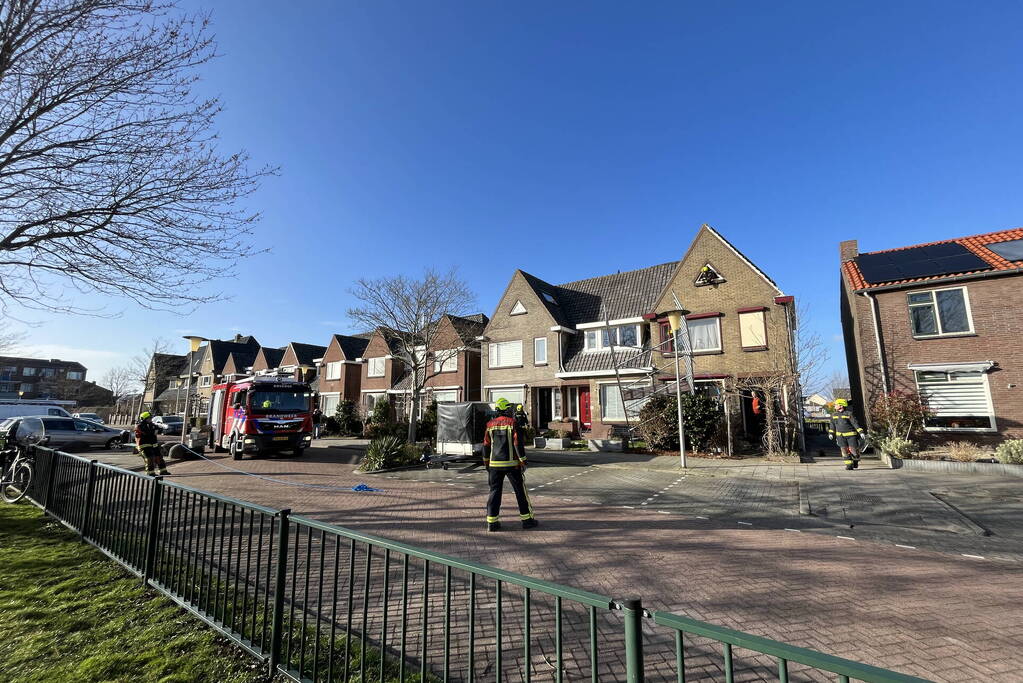 Steiger waait om door harde wind