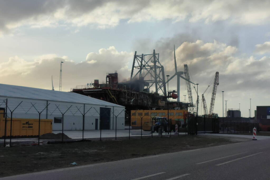Flinke brand op offshore platform