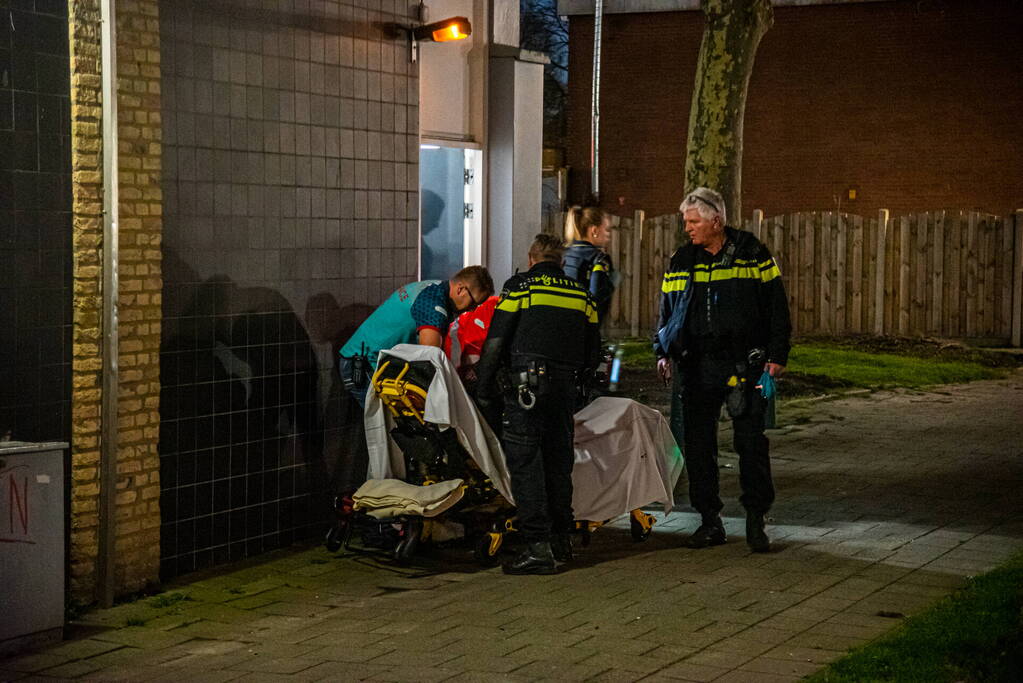 Persoon gewond na steekincident in woning