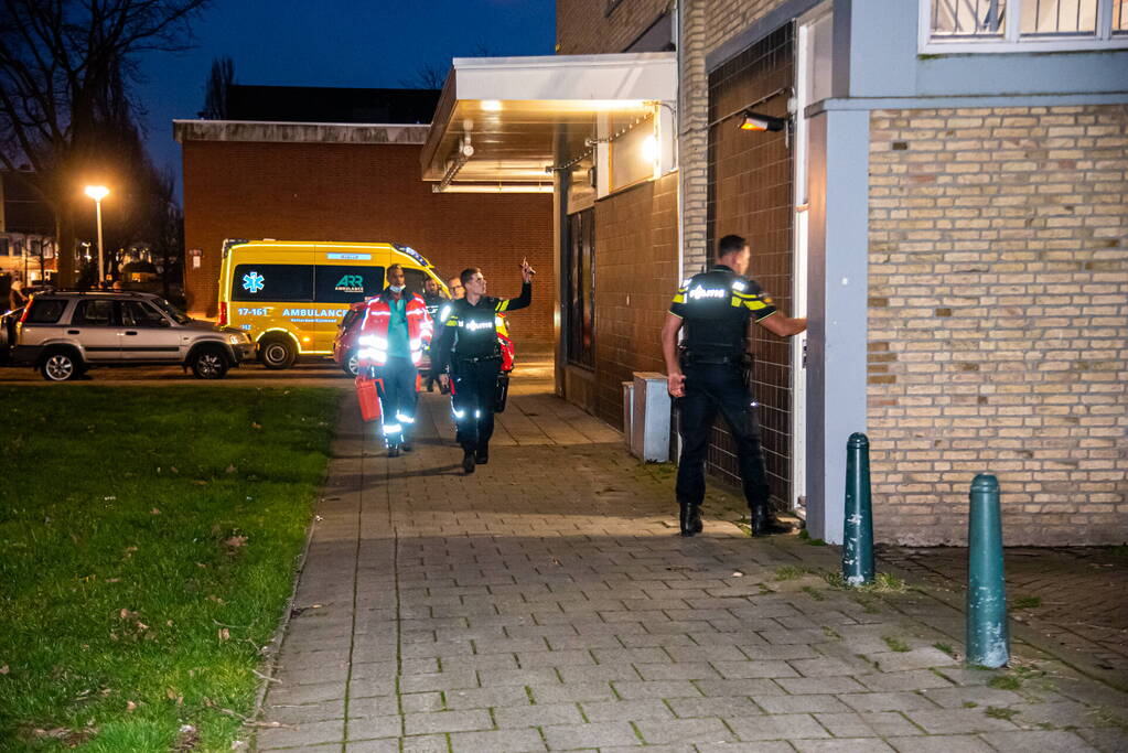 Persoon gewond na steekincident in woning