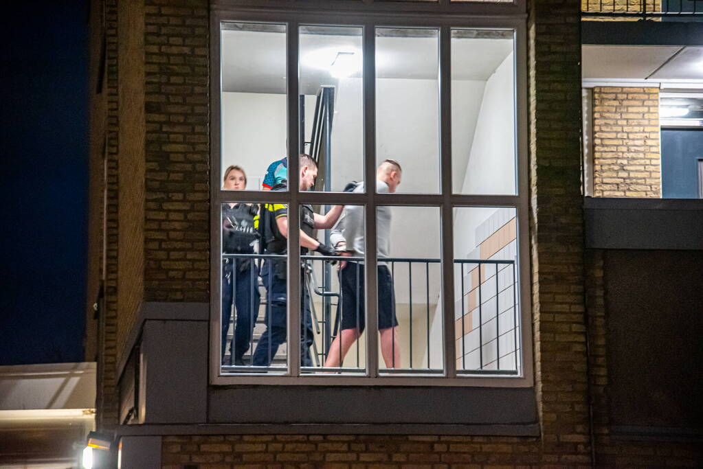 Persoon gewond na steekincident in woning