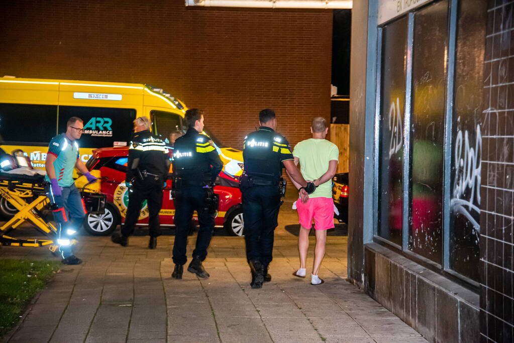 Persoon gewond na steekincident in woning