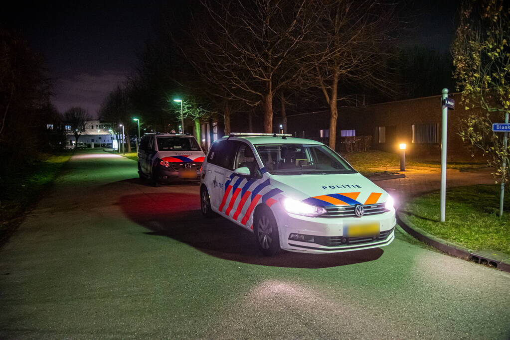 Politie assisteert bij agressief persoon bij Antes