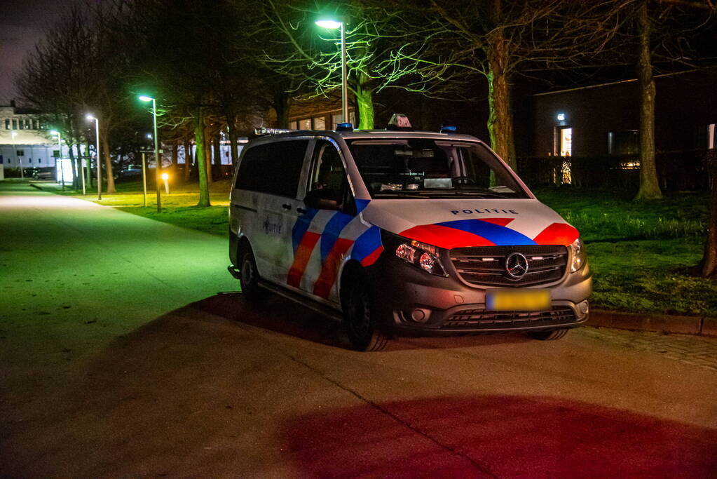 Politie assisteert bij agressief persoon bij Antes