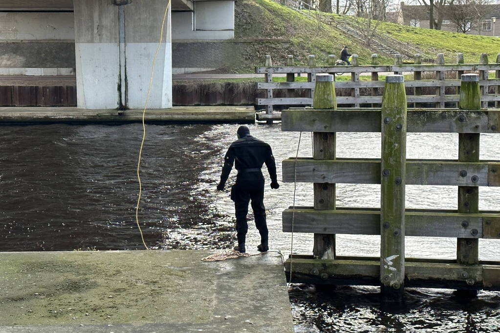 Duikinzet arrestatieteam in kanaal