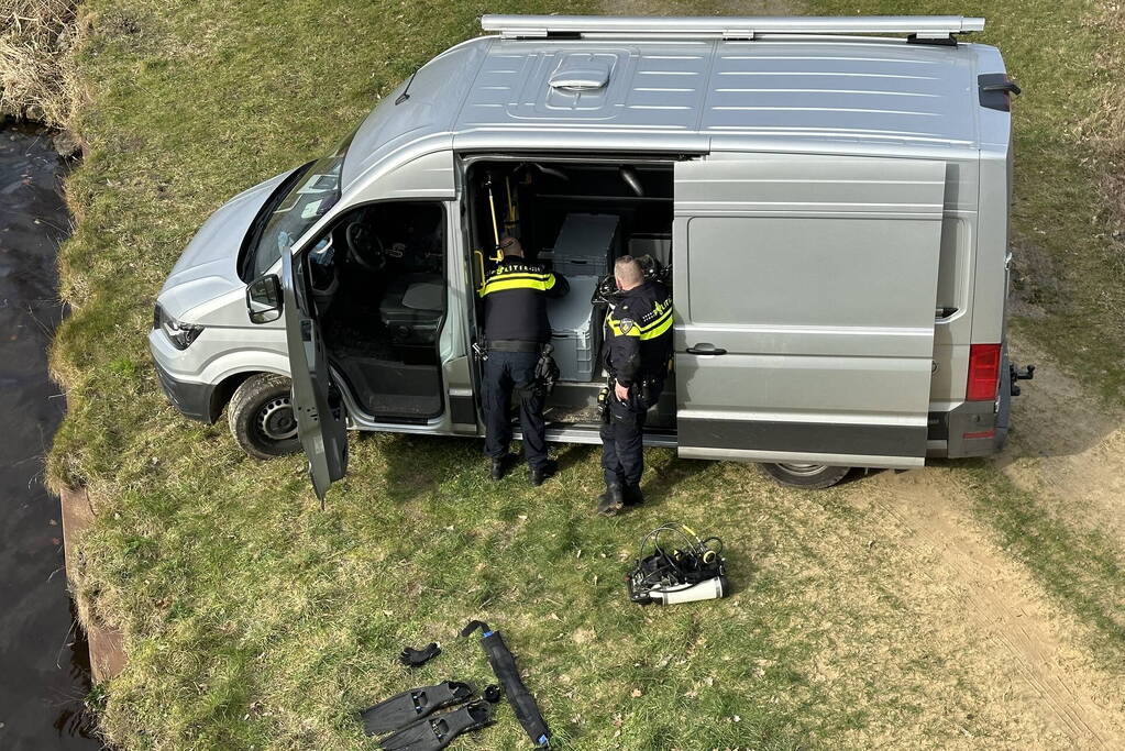 Duikinzet arrestatieteam in kanaal