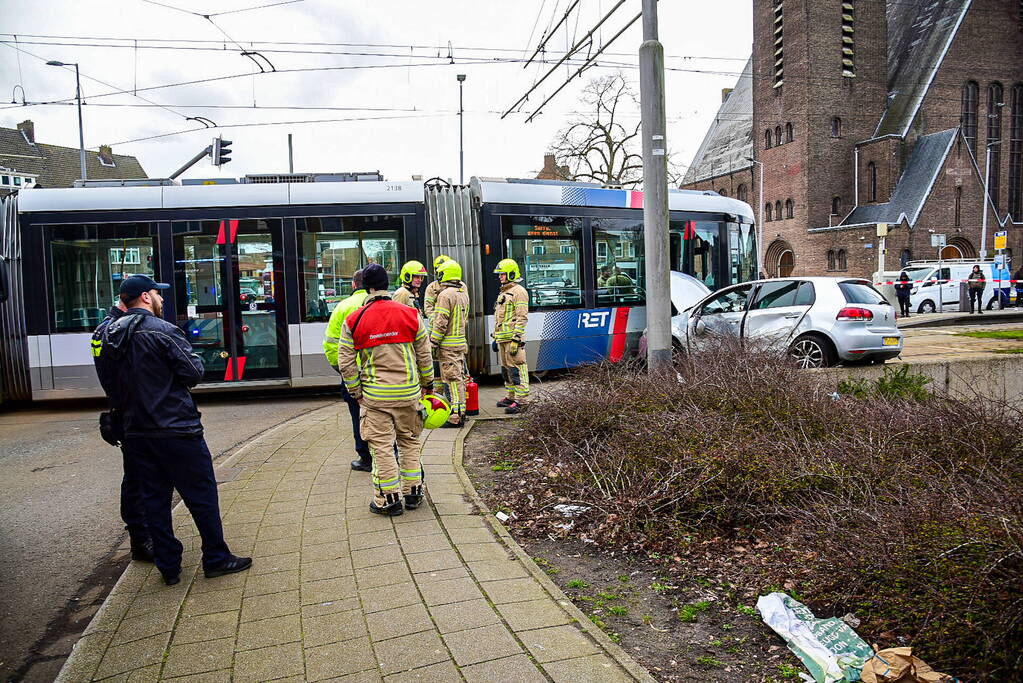 Gewonden en schade na aanrijding met tram