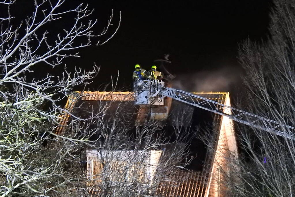 Flinke brand in schoorsteen van woning