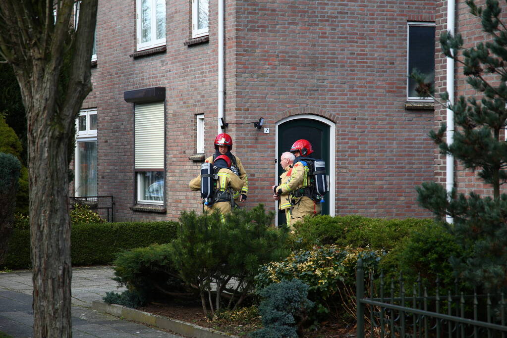 Brandweer en monteurs doen onderzoek naar gaslek
