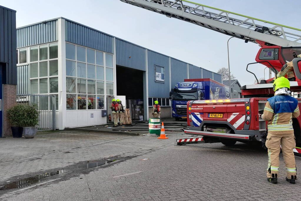 Brand in magazijn van bedrijfspand
