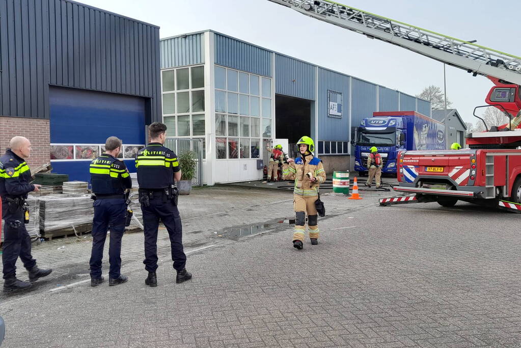 Brand in magazijn van bedrijfspand