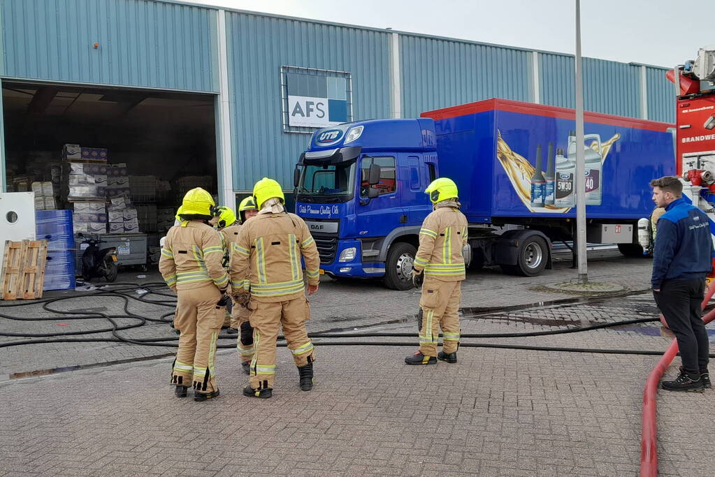 Brand in magazijn van bedrijfspand