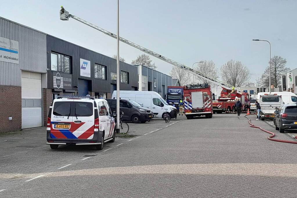 Brand in magazijn van bedrijfspand