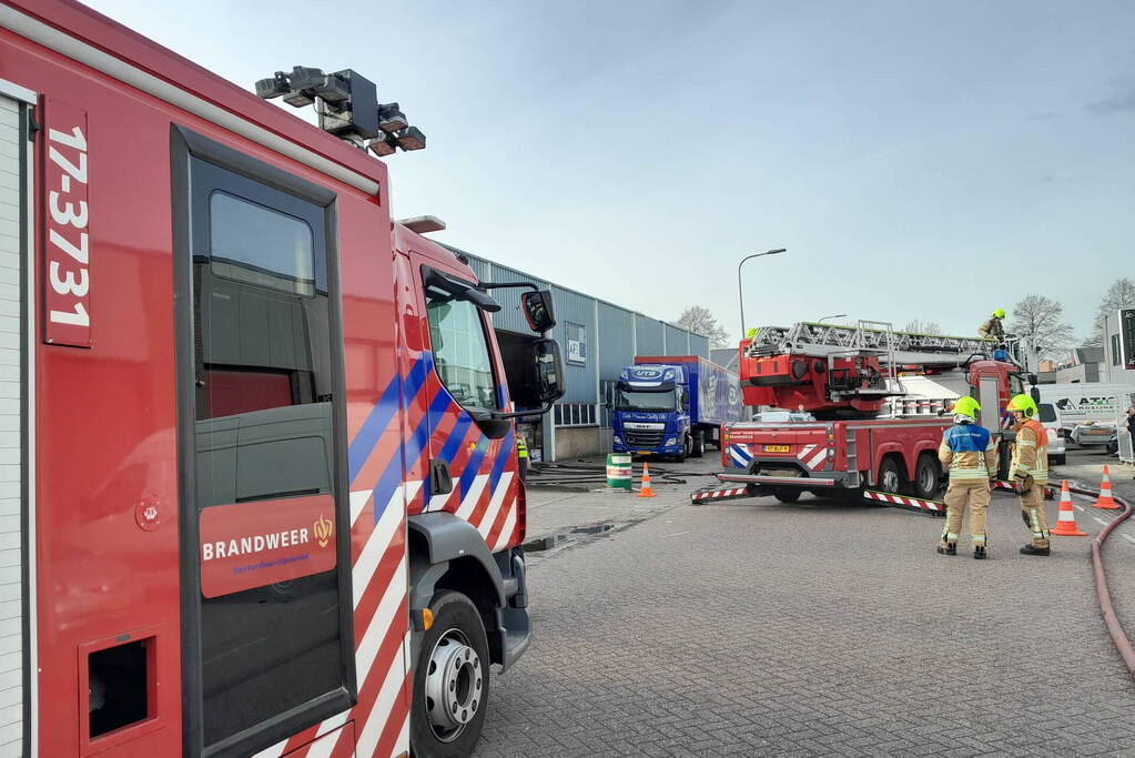 Brand in magazijn van bedrijfspand