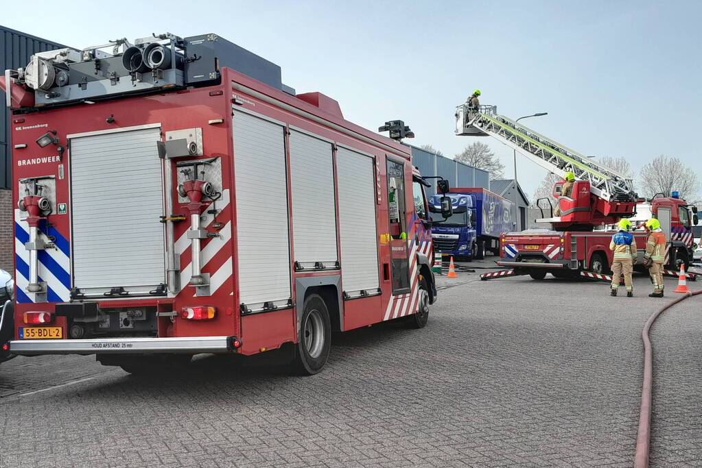Brand in magazijn van bedrijfspand
