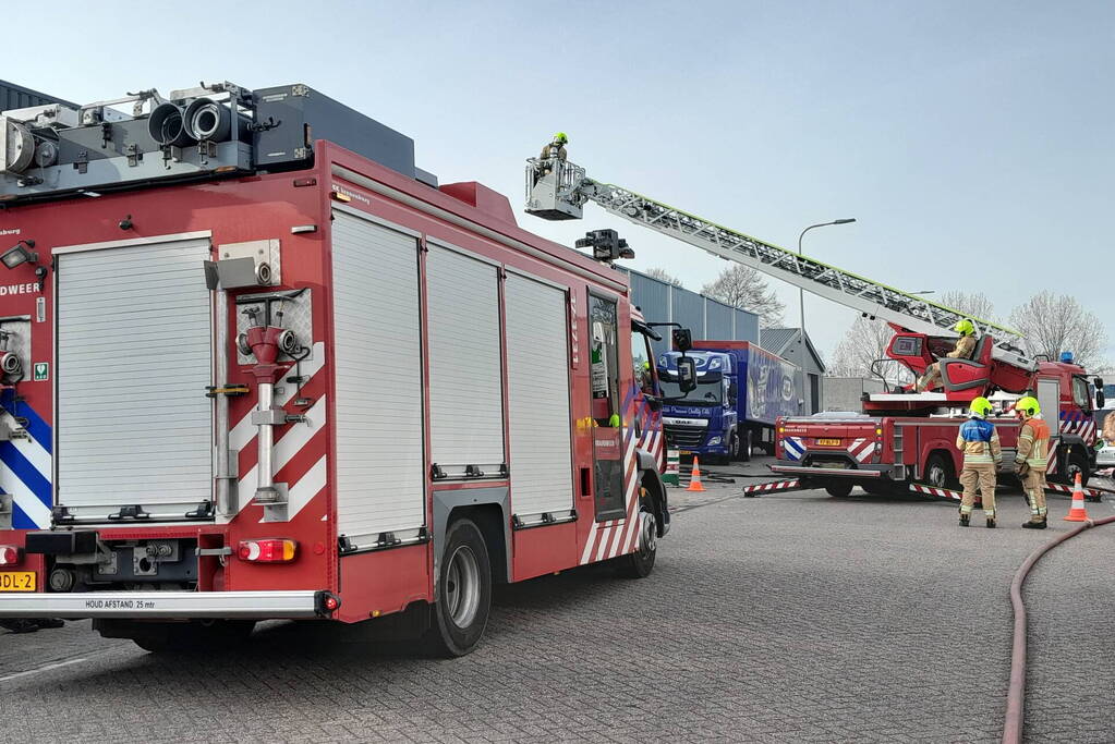 Brand in magazijn van bedrijfspand