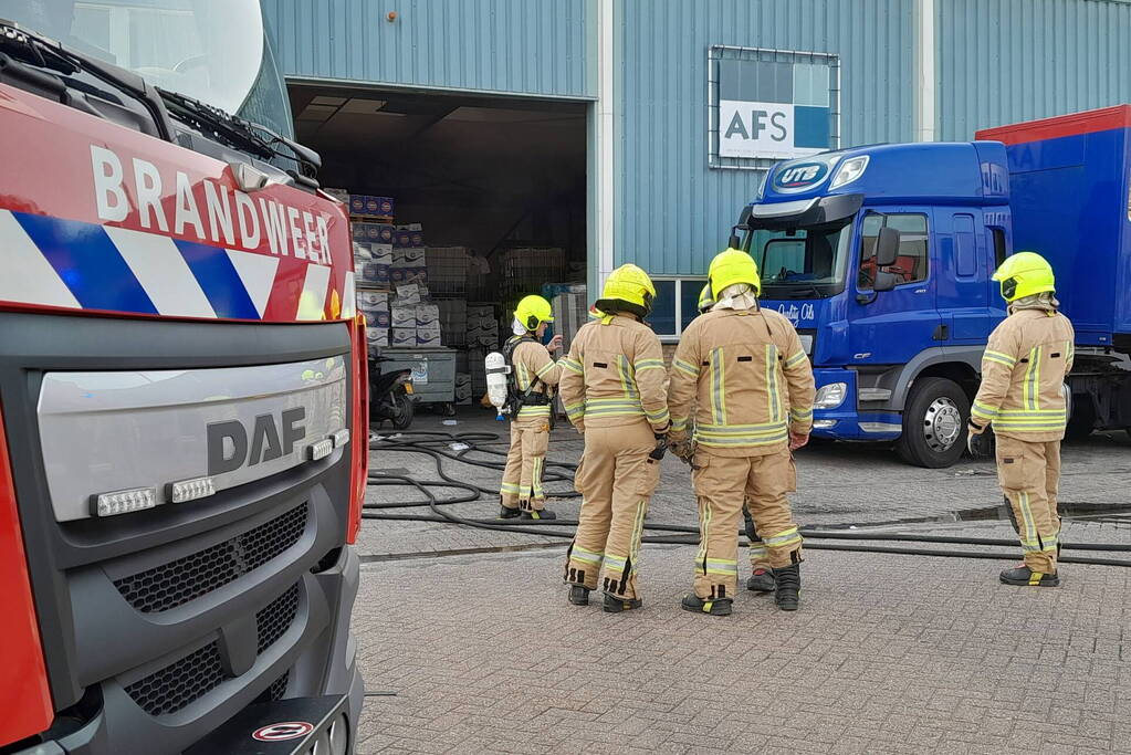 Brand in magazijn van bedrijfspand