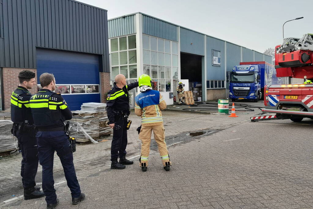 Brand in magazijn van bedrijfspand