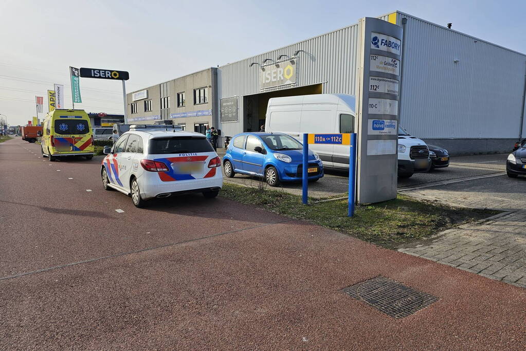 Scooter en bestelbus botsen