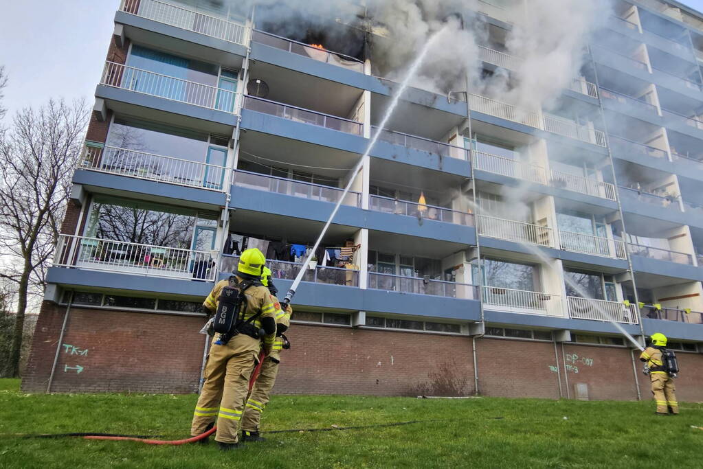 Zeer grote brand in flatwoning
