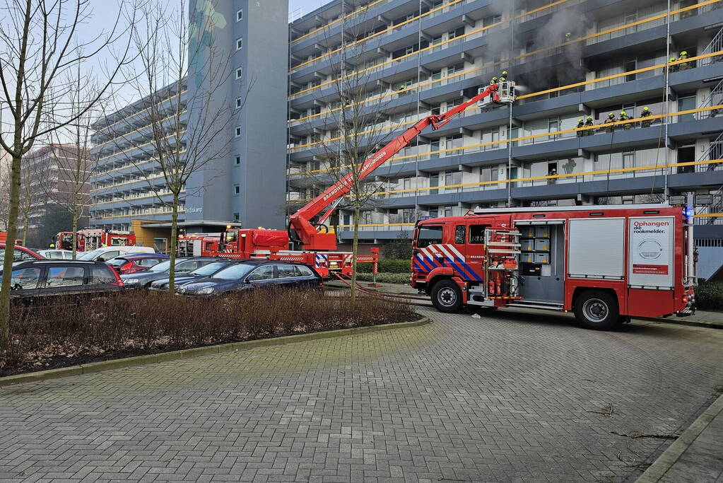 Zeer grote brand in flatwoning