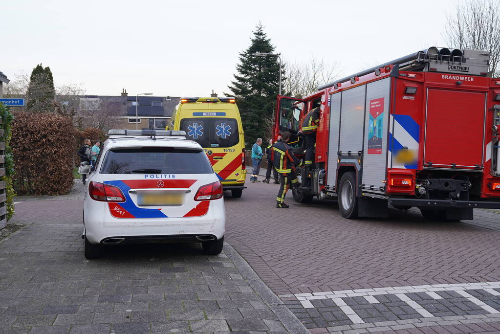 Kind met voet vast tussen spaken van fiets