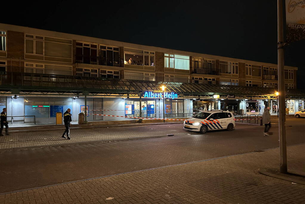 Persoon gewond na steekincident voor portiekwoning