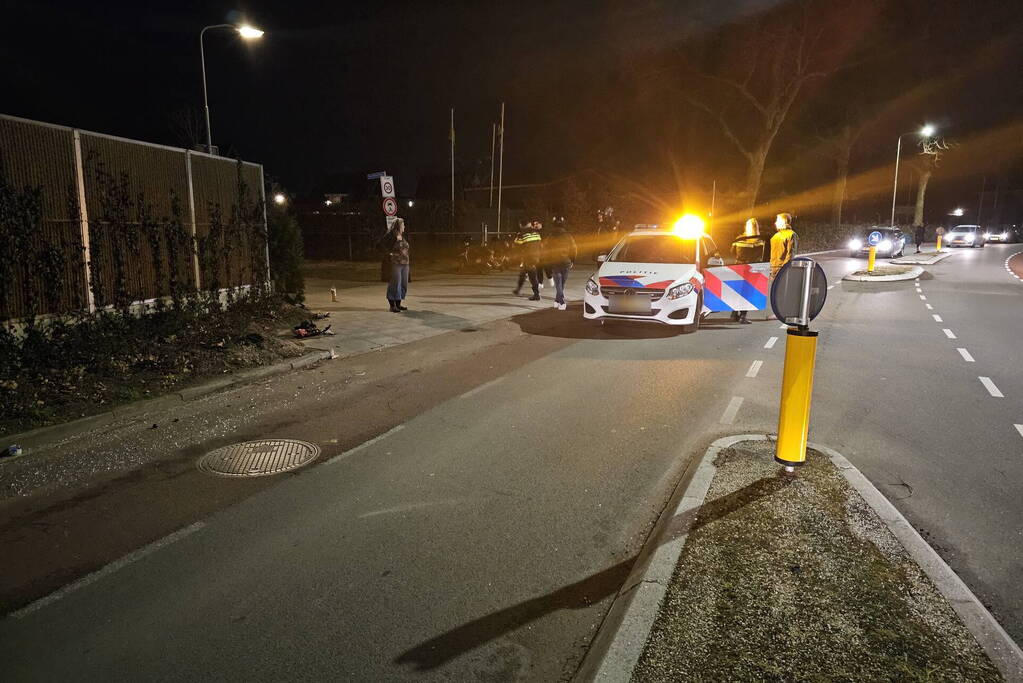 Schade na botsing tussen scooter en auto