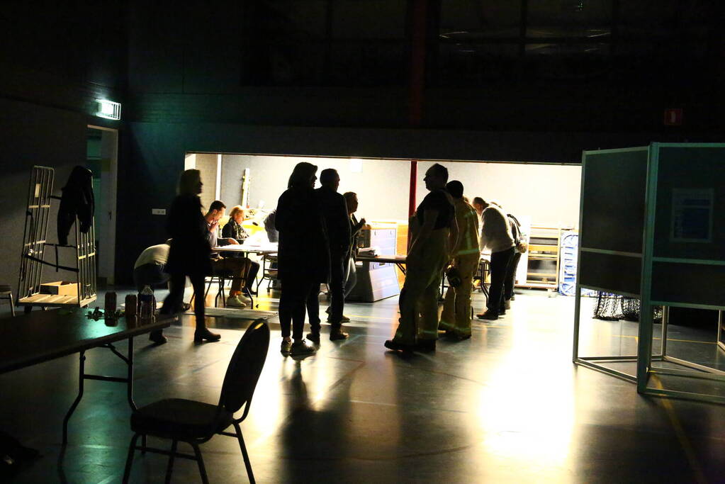 Brandweer assisteert nadat stroom uitvalt bij stemlocatie