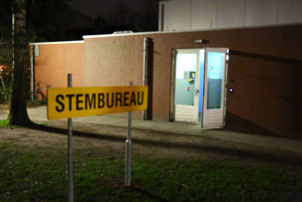 Brandweer assisteert nadat stroom uitvalt bij stemlocatie