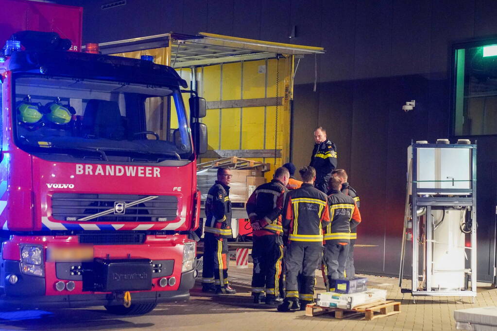 Man bekneld achterin trailer vrachtwagen