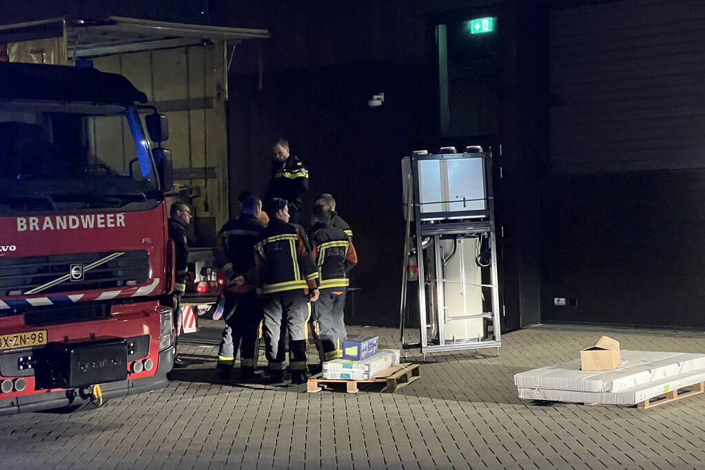 Man bekneld achterin trailer vrachtwagen