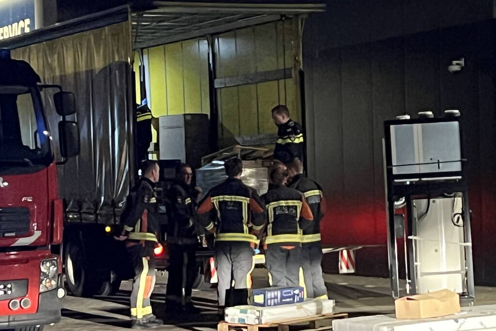 Man bekneld achterin trailer vrachtwagen