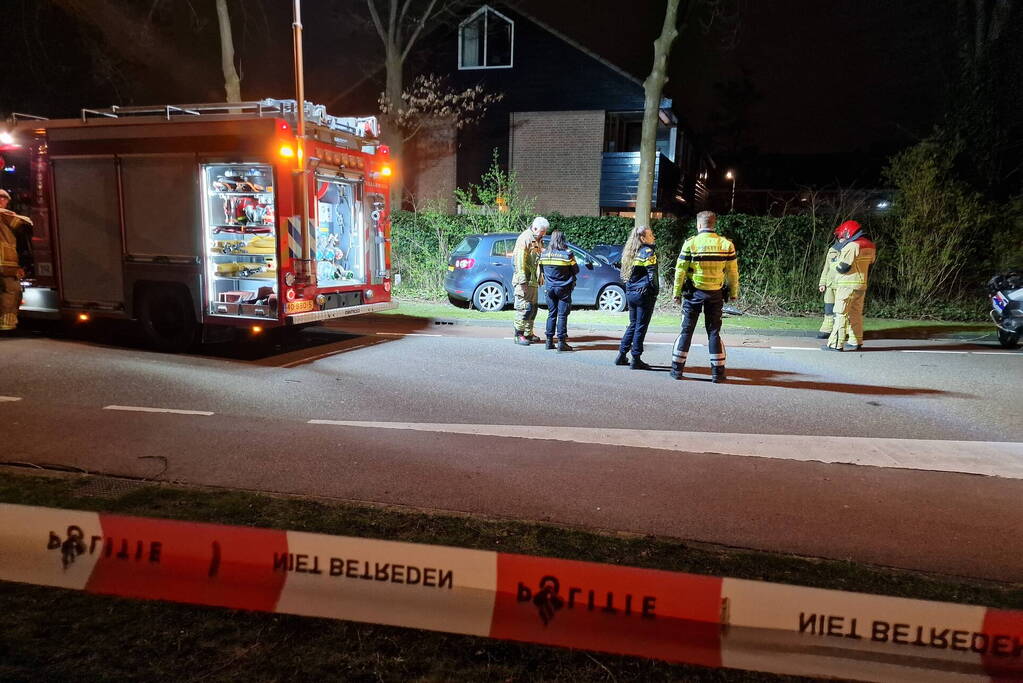 Twee gewonden bij frontale botsing tegen boom