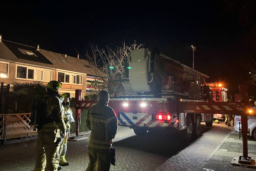 Brand op dak van woning