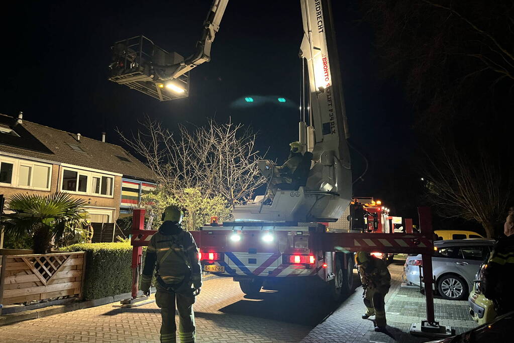 Brand op dak van woning