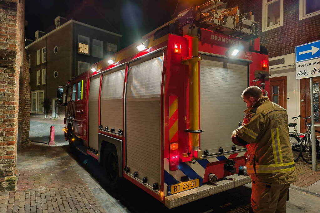 Brandweer onderzoekt gaslucht bij kerk