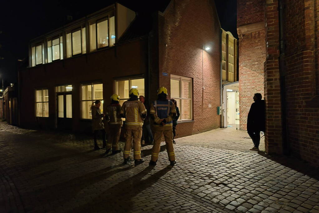 Brandweer onderzoekt gaslucht bij kerk