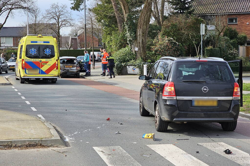 Flinke schade bij kop-staart botsing bij zebrapad