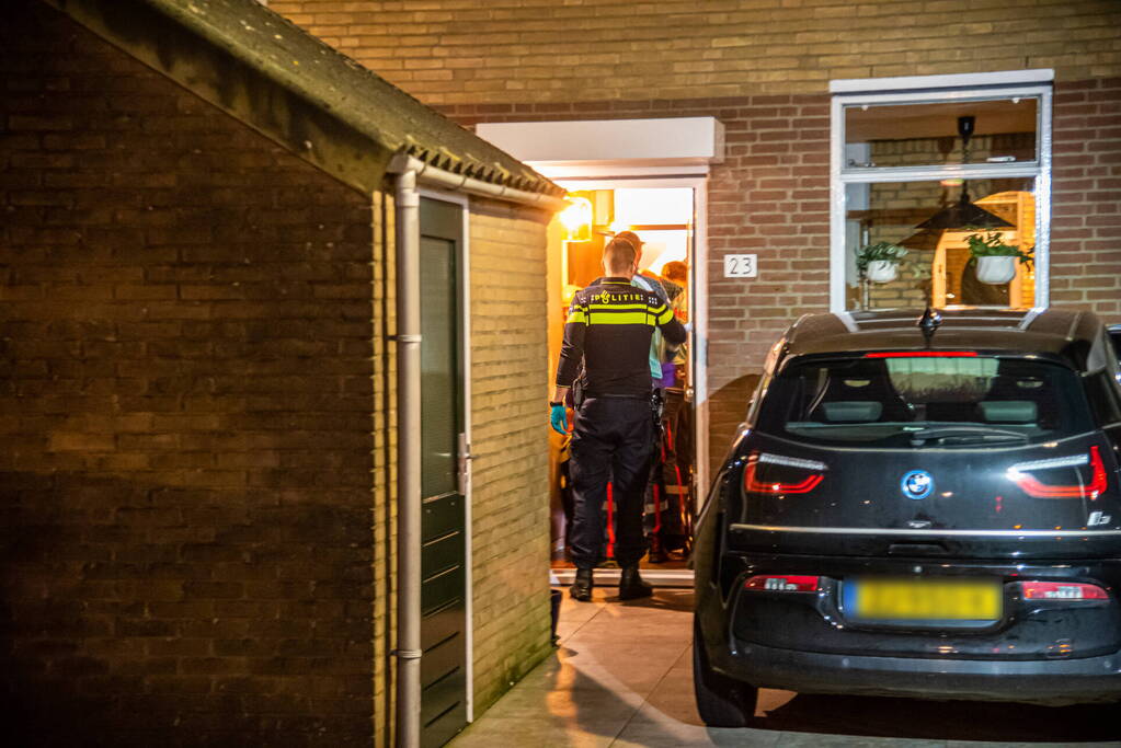 Vrouw zwaargewond na val in woning