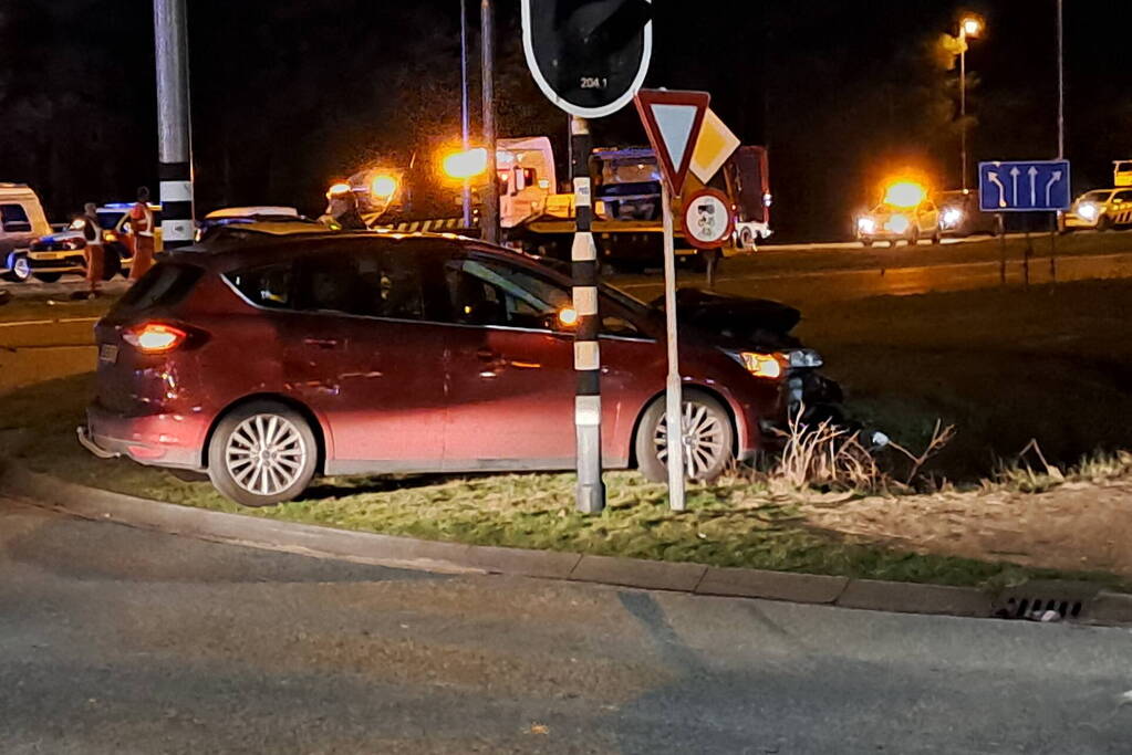 Meerdere auto's betrokken bij aanrijding op kruising