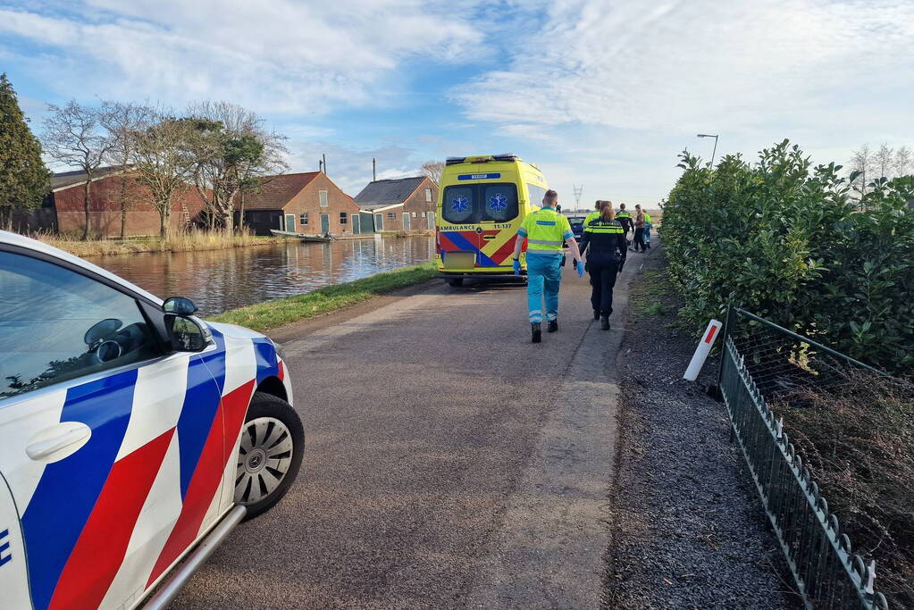 Scooter en personenwagen botsen frontaal