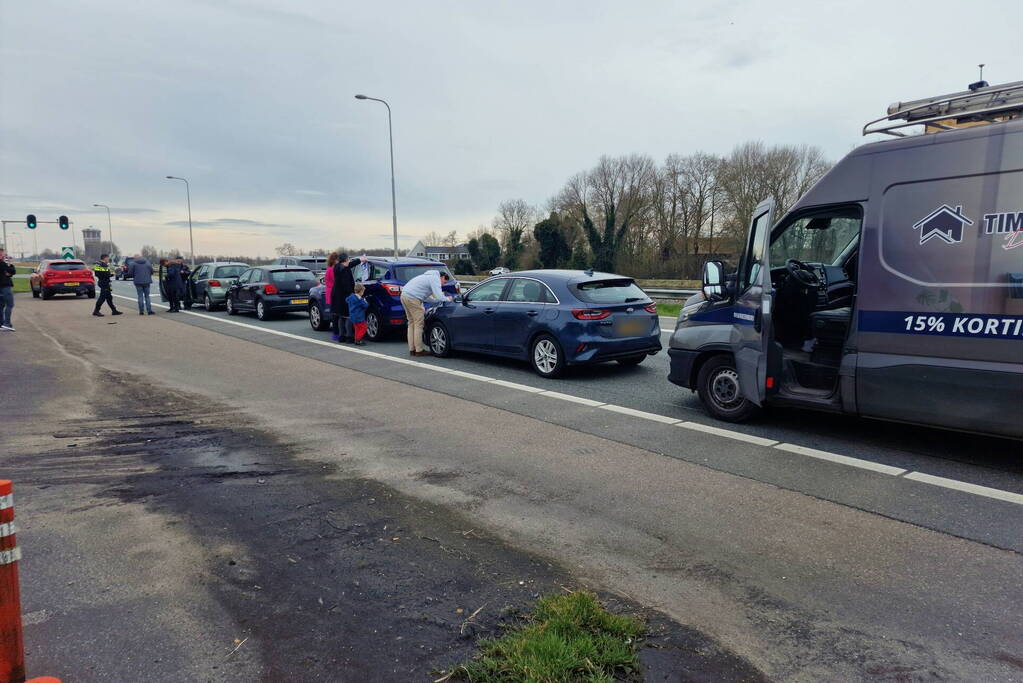Zeven voertuigen betrokken bij kettingbotsing