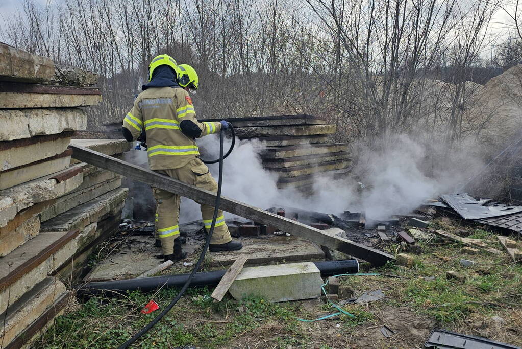 Brandstichting in bouwafval